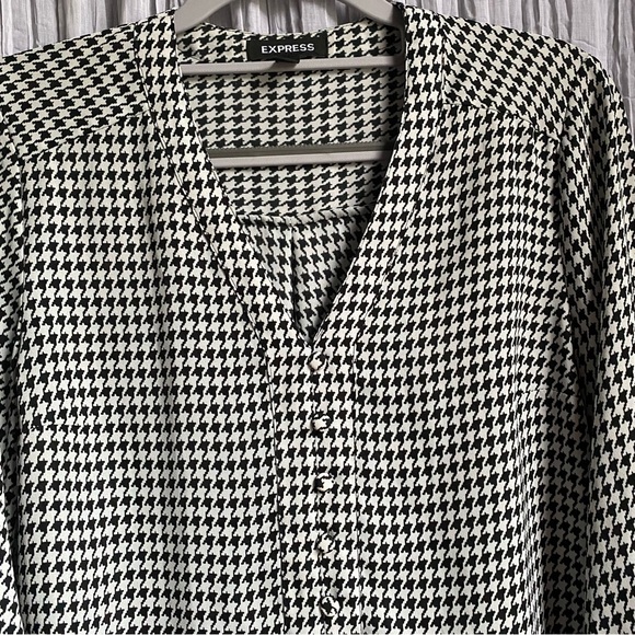 Express Houndstooth Long Sleeve Button-up Blouse - Picture 2 of 7